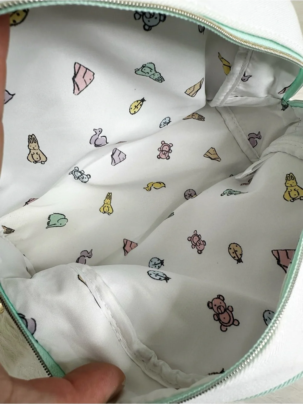 NWOT Bvlgari Petits Et Mamans White Bunny Zipper Top Cosmetic Bag